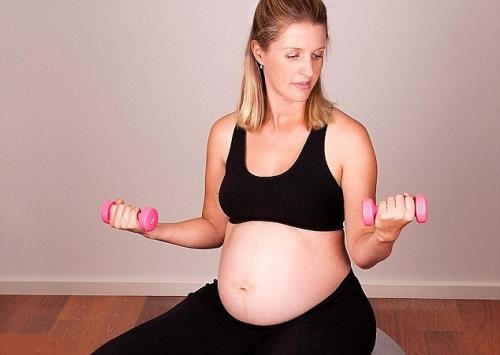 phụ nữ mang bầu có nên tập yoga không