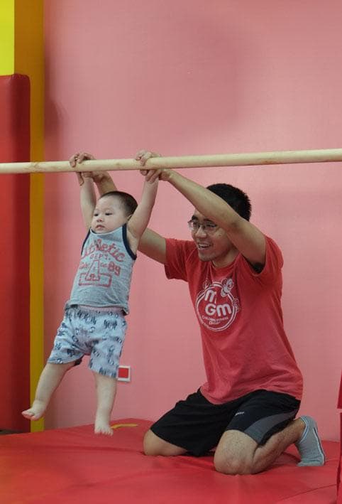 xà đơn gắn cửa