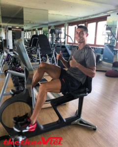 Ronaldo tập luyện